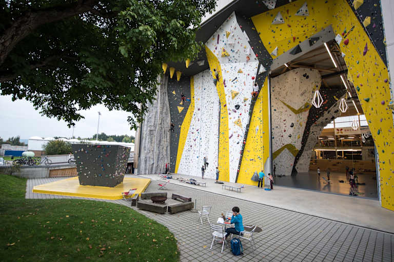 Aussenbereich der Kletterhalle Griffig Uster