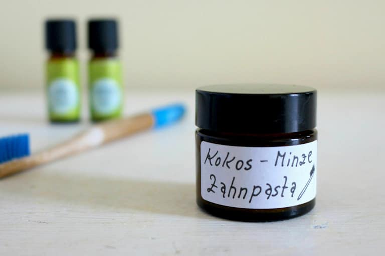Kokos-Minze-Zahnpasta zum Selbermachen