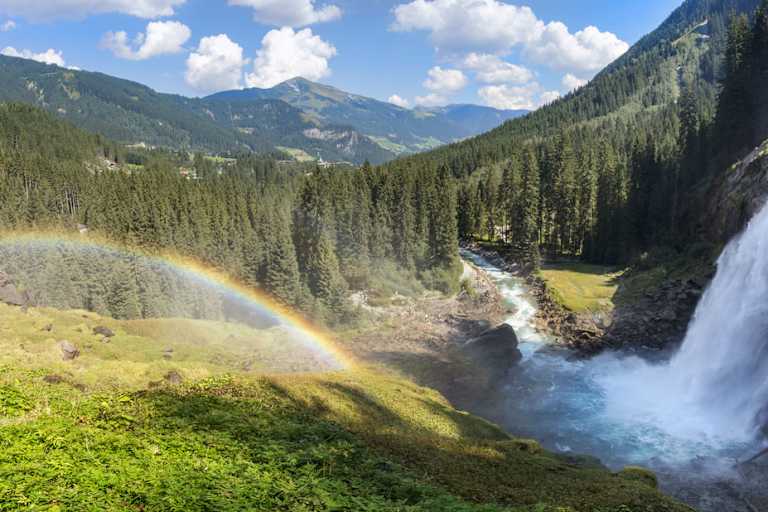 Ein oft beobachtetes Schauspiel im Nationalpark Niedere Tauern: Ein Regenbogen vor den Krimmler Wasserfällen