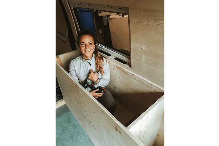 Wie immer gut gelaunt und voller Elan: Laura bei der Arbeit