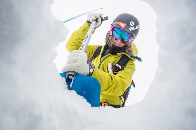 Lawinensuche: Freeride-Profi Eva Walkner