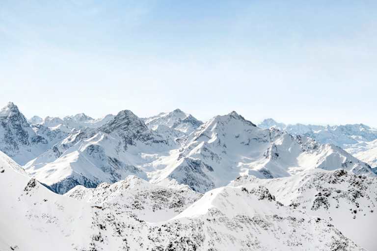 Ausblick auf die Alpenlandschaft.