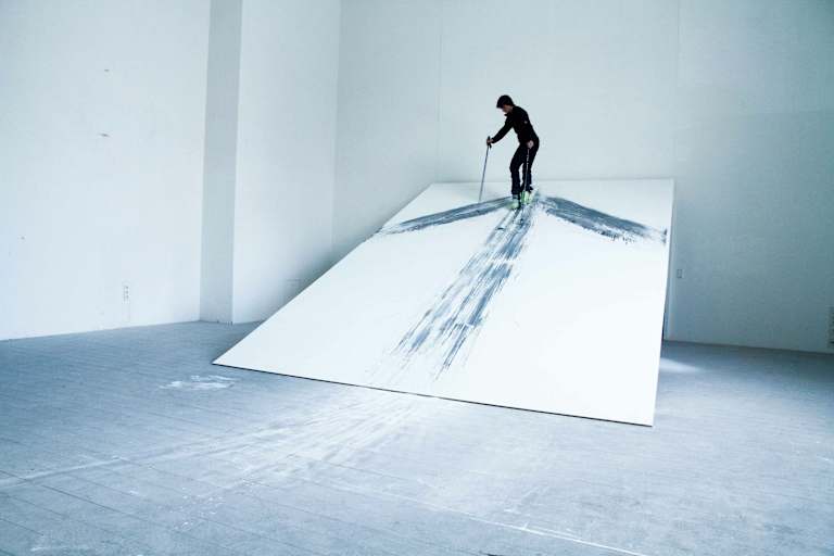 Wenn Bergführer die Zeit nutzen und sich anderen Tätigkeiten widmen: Felix Tschurtschenthaler hat nun Zeit für künstlerische Projekte 