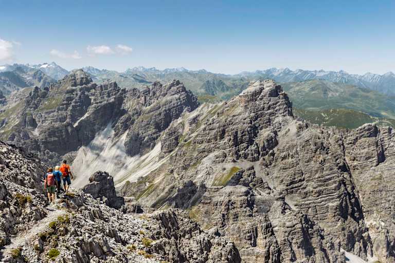 Dolomitenähnlich gestalten sich die Kalkkögel in der Nähe von Innsbruck