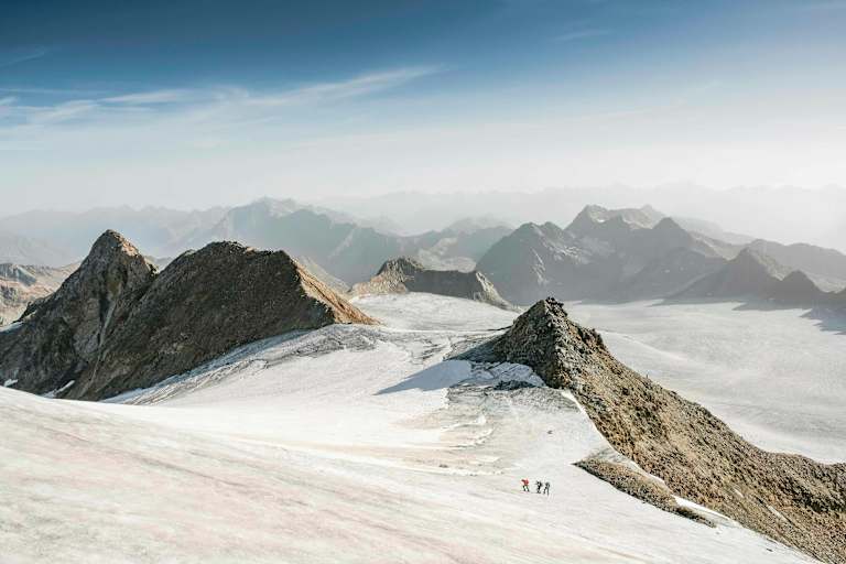 Die Ötztaler Alpen weisen noch gigantische Gletschermassen auf.