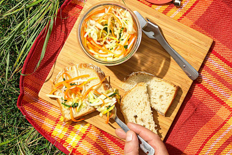 Perfekter Wamder-Proviant: Fermentierter Gemüsesalat