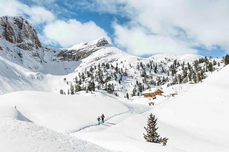 Die Rossalm am Fuße der Roten Wand in den Dolomiten