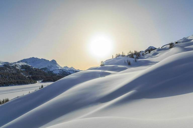Winter in Maloja zwischen Oberengadin und Bergell in Graubünden