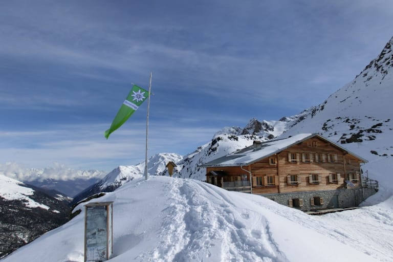Die Marteller Hütte (2.585 m) in Südtirol