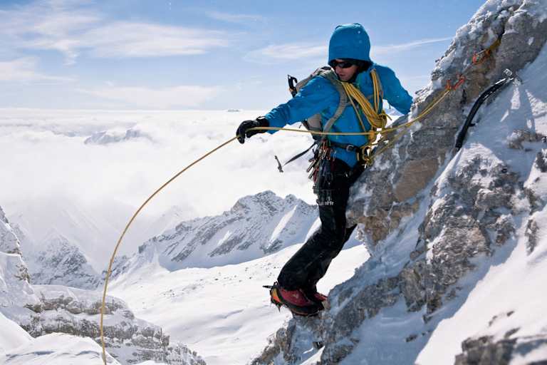 Alpinist auf der Zugspitze in Bayern