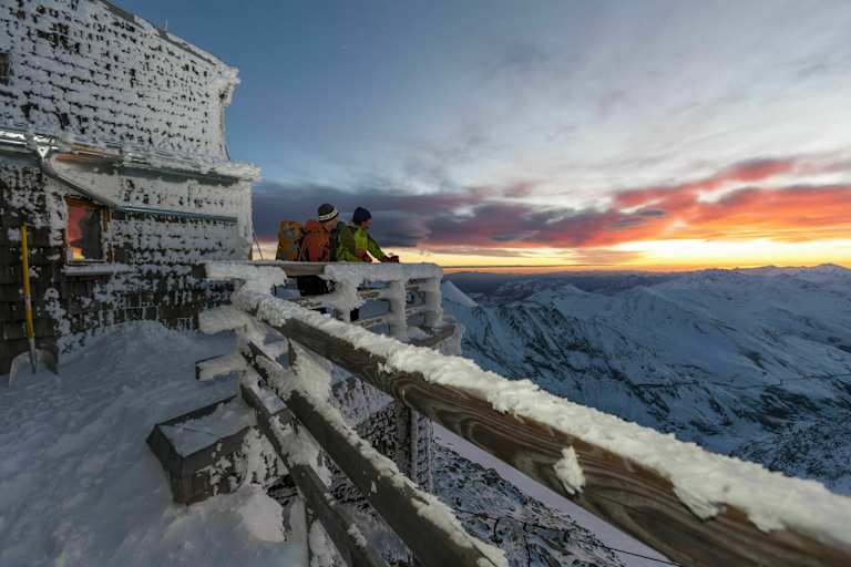 Sonnenaufgang auf der höchsten Hütte Österreichs, der Erzherzog-Johann-Hütte am Großglockner.