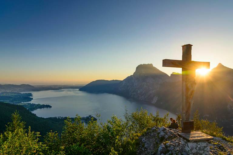 Sonnenuntergang am Gipfel des Kleinen Sonnstein (923 m) oberhalb des Traunsees, Oberösterreich