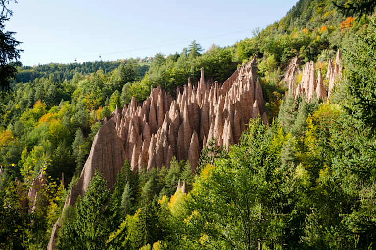 Bizarrer Anblick: Die Erdpyramiden am Ritten in Oberbozen, Südtirol