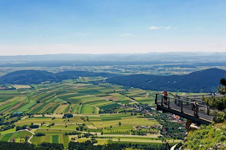 Ausblick vom Gipfelplateau der Hohen Wand in den Gutensteiner Alpen, Niederösterreich