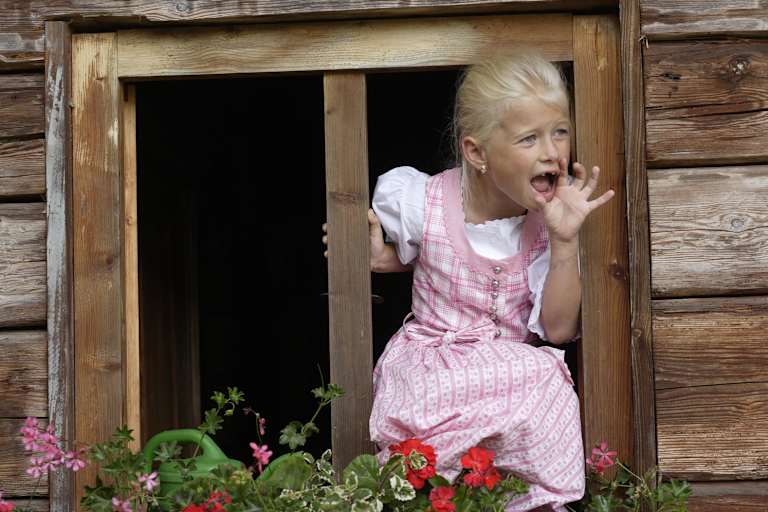 Mädchen beim Jodeln