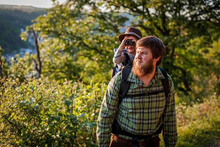Vater und Sohn wandern