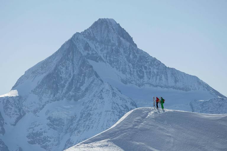 Skibergsteiger im Lötschental
