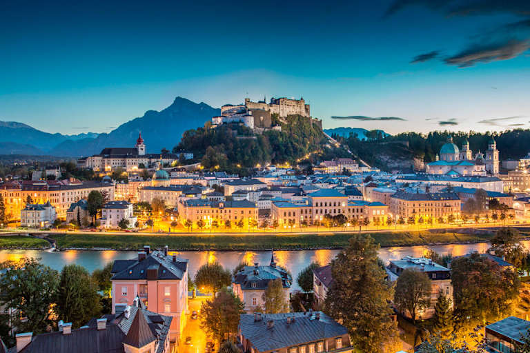 Stadt Salzburg Abenddämmerung