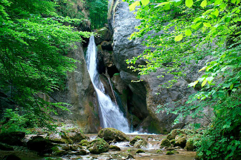Gerade an heißen Sommertagen ein beliebtes Ausflugsziel: Der Rinnerberger Wasserfall im Nationalpark Kalkalpen