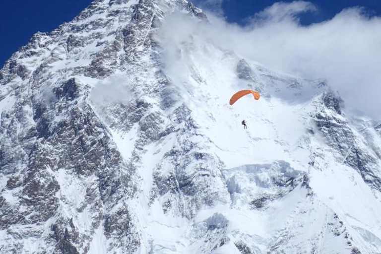 Noch gibt es kein Fotomaterial vom Flug des K2: Doch hier sieht man Max während seines erfolgreichen Flugs vom Broad Peak