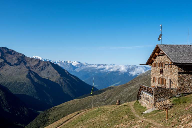 Die Hütte vor atemberaubenden Panorama.