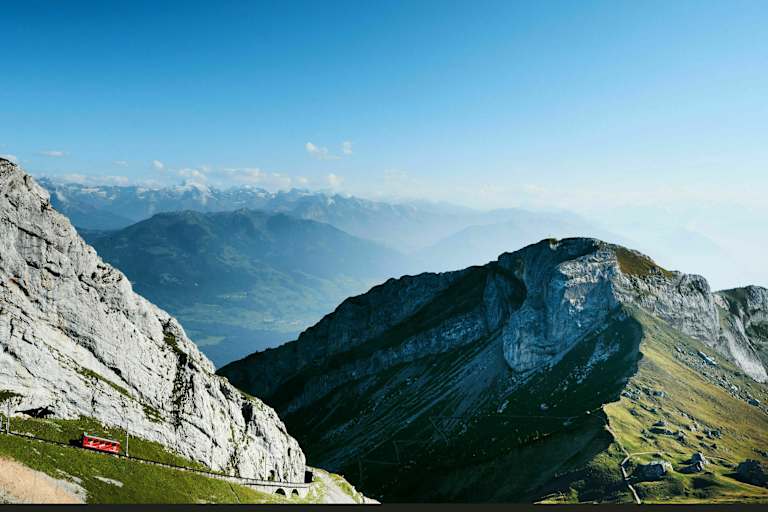 Wandern am Aussichtsberg Pilatus bei Luzern in der Schweiz