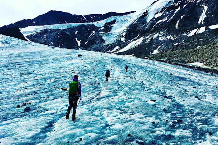 Seilschaft am Gletscher im Tiroler Pitztal