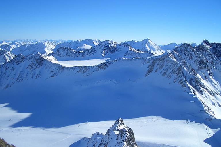 Der Pitztaler Gletscher trägt schon ein weißes Kleid.