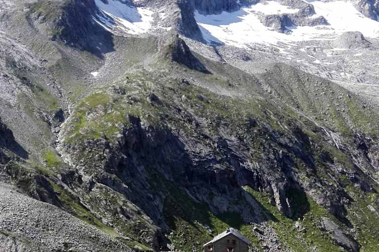 Die Richterhütte (2.374 m) in den Zillertaler Alpen