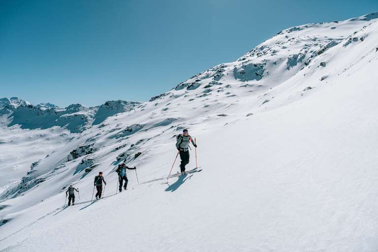 So misst du die Hangneigung im Gelände