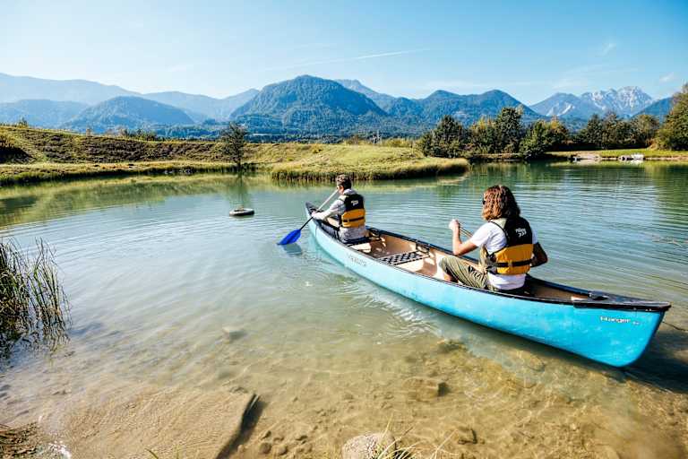 Kanufahrt über den See. 