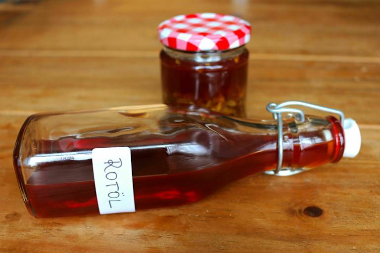 Rotöl aus Johanniskraut