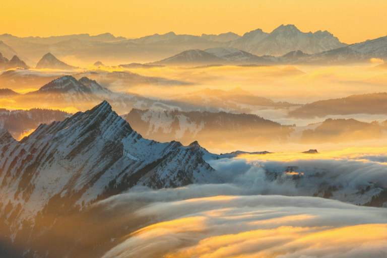 Gipfelblick: Aussicht vom Säntis in den Appenzeller Alpen
