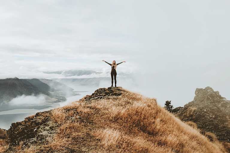 Mädchen in den Bergen