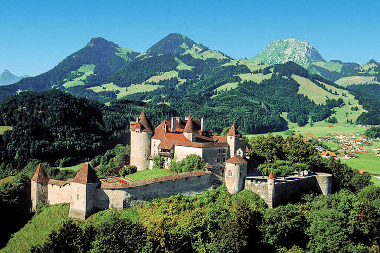 Das Schloss Greyerz („Gruyères“) im Kanton Freiburg