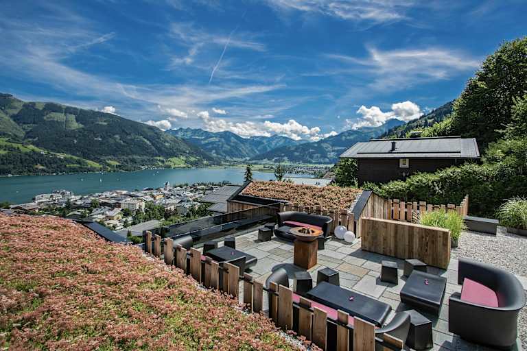 Mit Blick auf den schönen Zeller See lässt sich der Urlaub in Zell am See besonders gut genießen.