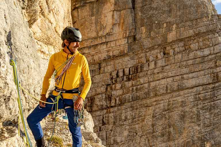 Simon Messner beim Klettern Bergwelten Podcast