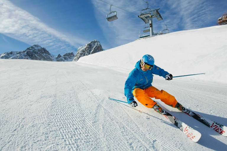 Skifahrer im Gebiet Mutterer Alm bei Innsbruck in Tirol