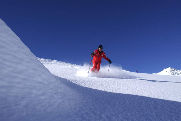 Skilehrer bei der Abfahrt in Serfaus in Tirol