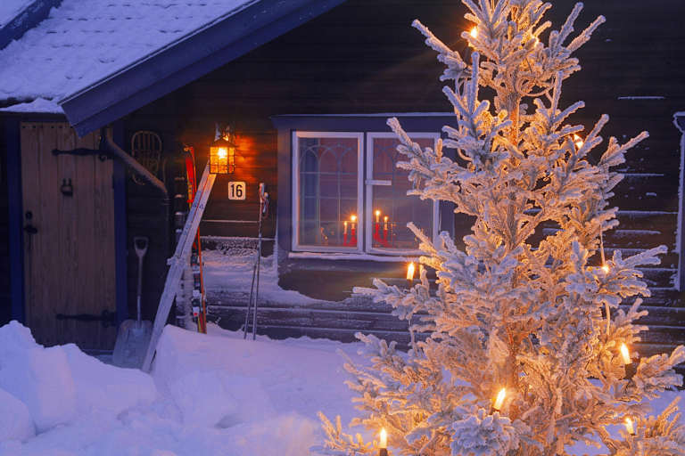Winter: Hütte im Schnee