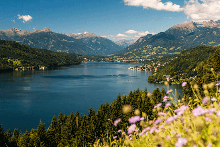 Während der stadtnahen Wanderung rund um den Eckberg hat man den Millstätter See stets im Blick