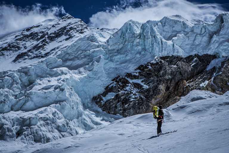 Ski-Bergsteiger Grzegorz Bargiel im Himalaya (Tibet)