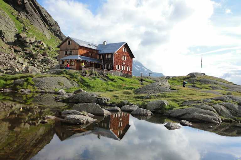 Die Bremer Hütte au der Gschnitztaler Hüttentour