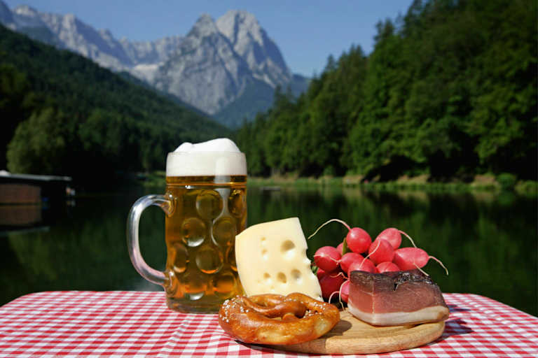 Wanderungen zur bayerischen Hüttenkost