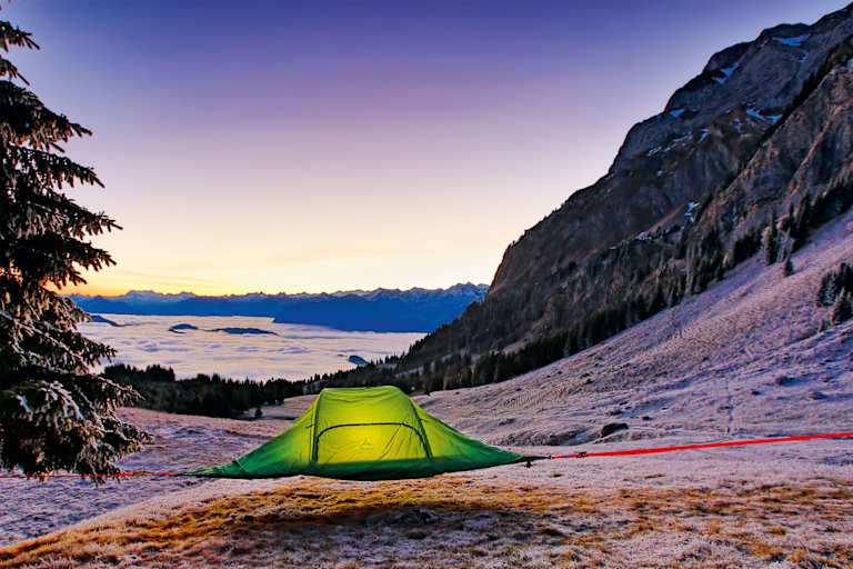 Tree Tent: Schwebendes Baumzelt am Fräkmüntegg in den Emmentaler Alpen