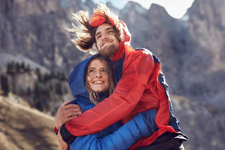 Wandern: Paar im Gebirge