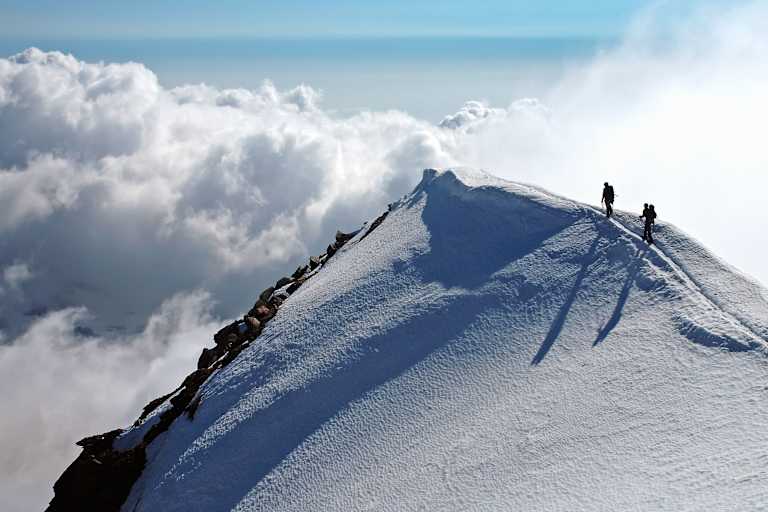 Bergsteiger am Weissmies in den Walliser Alpen