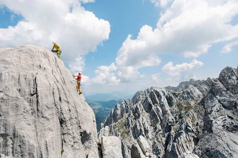 Beeindruckte Felslandschaften am Weg zum Gipfel