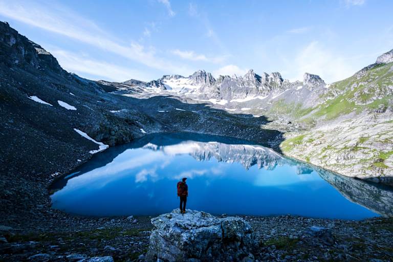 Wanderer am Wildsee im Kanton St. Gallen