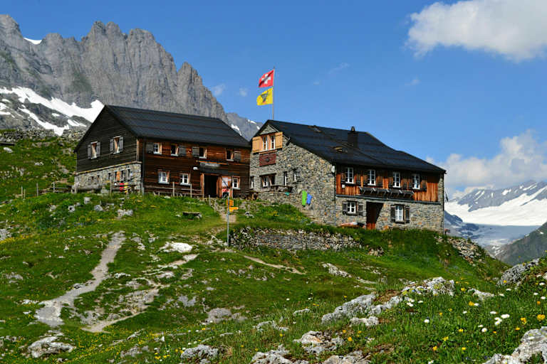Die Windgällenhütte in den Glarner Alpen im Kanton Uri (Schweiz)